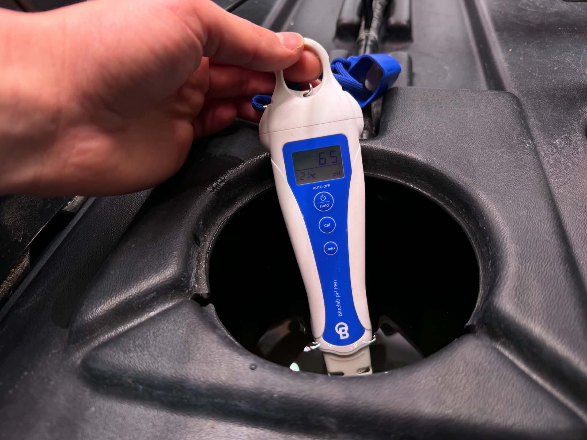 Hydroponic water conditioner bottle for chlorine and chloramine treatment