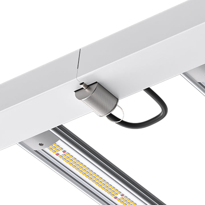 Close-up of the quick-release pin on the Horti-Vision 720W Split Line 3.0 LED centre joint